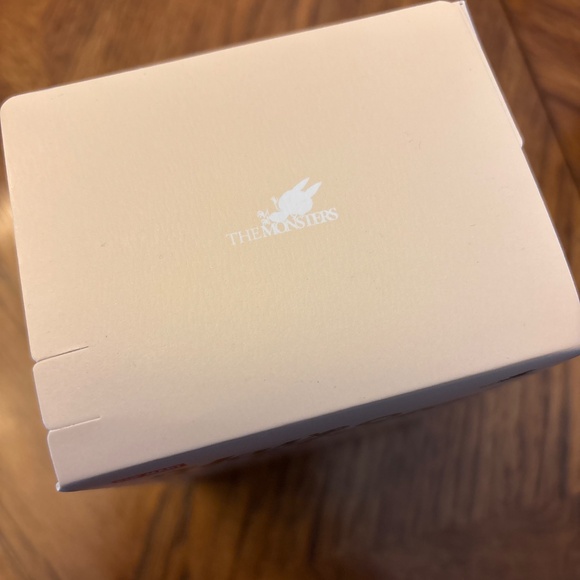 POP MART Labubu - Have a Seat (HeHe) - Picture 7 of 8